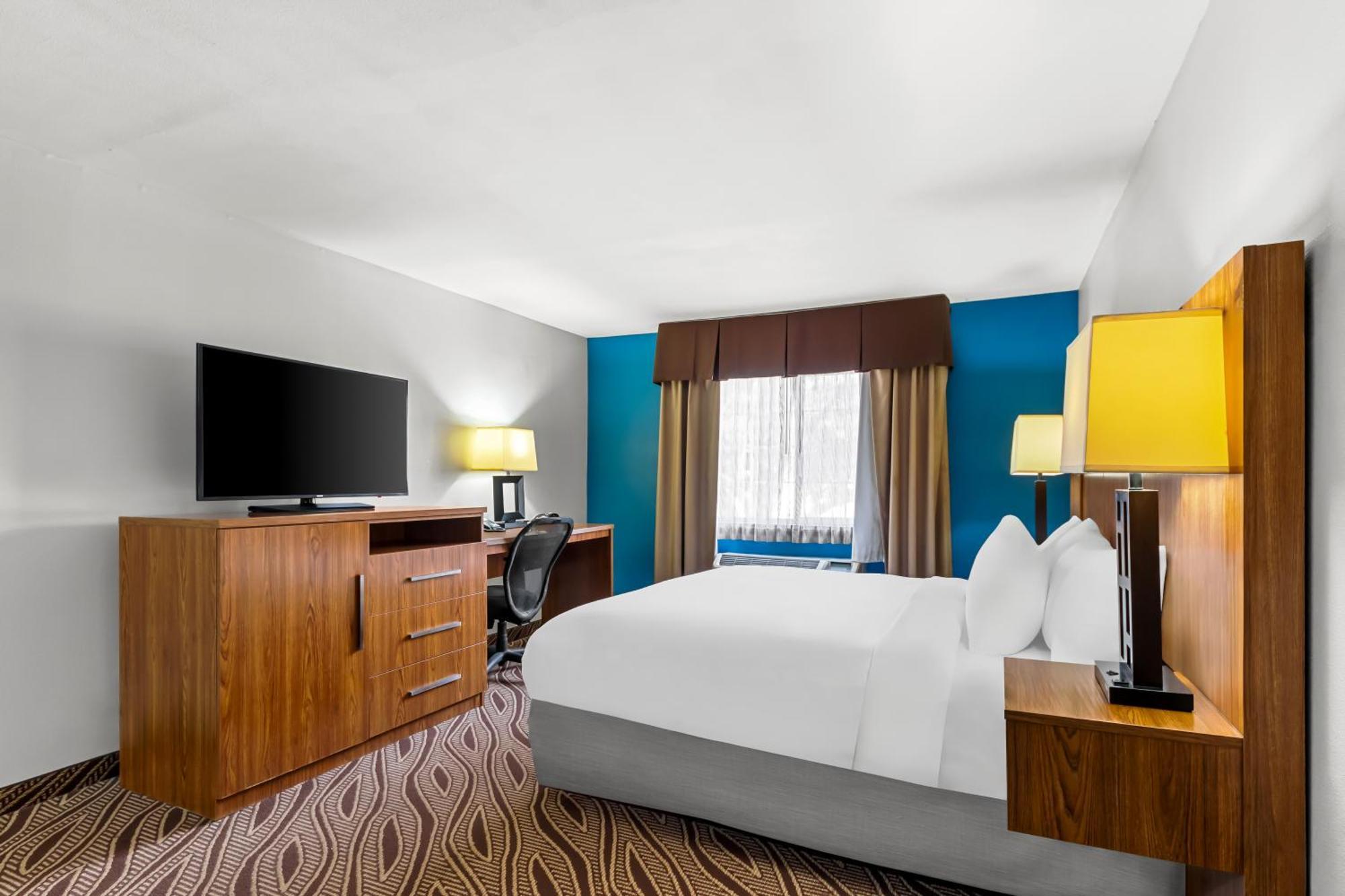 Quality & Airport North - Stone Oak 3*